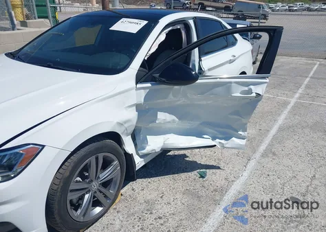 2021 Volkswagen Jetta 1.4T R-Line/1.4T S/1.4T Se z USA, uszkodzony, nr VIN 3VWC57BU8MM002313